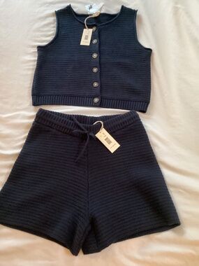 NWT - Women’s Magaschoni Medium short set